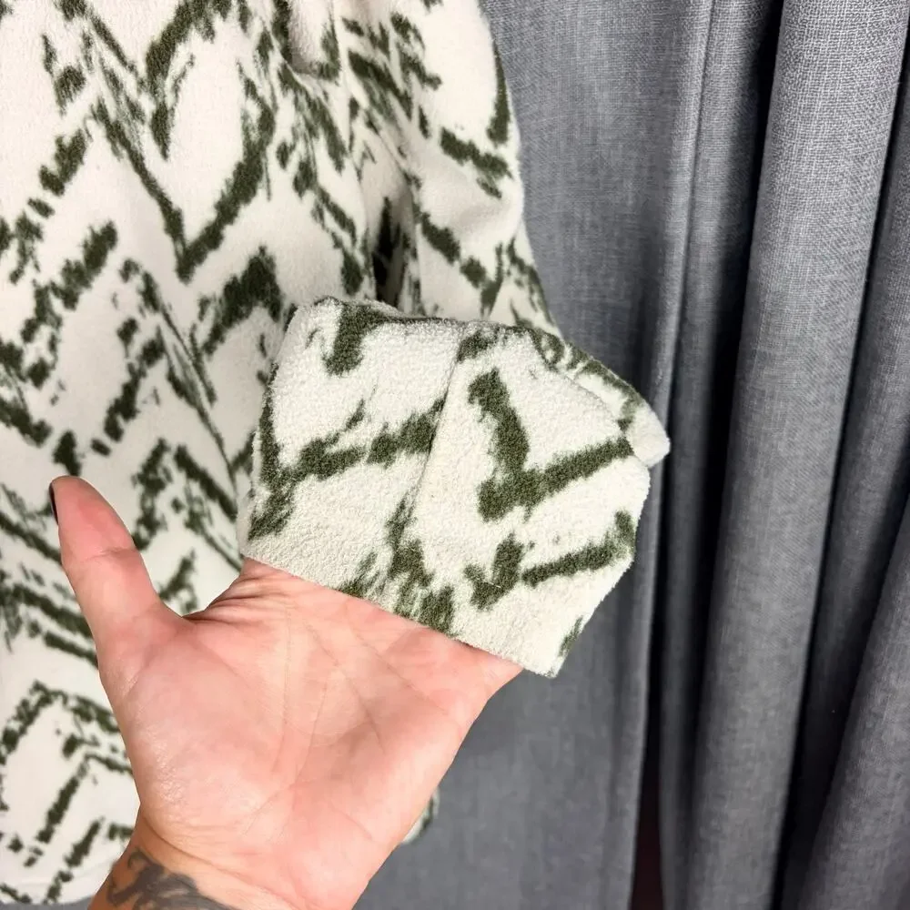 The North Face Men's Geometric Print Fleece Pullover – Navy, Green & Cream